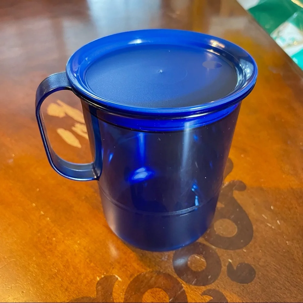 Tupperware Pitcher - Picture 1 of 6